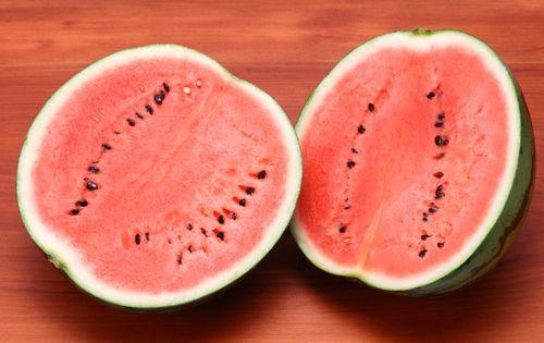 景区耍水吃瓜视频素材,景区耍水吃瓜欢乐多