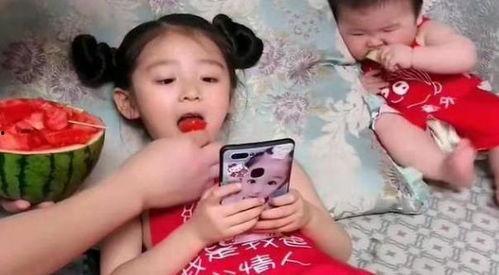 女人吃小瓜视频,女性视角下的美食视频盛宴