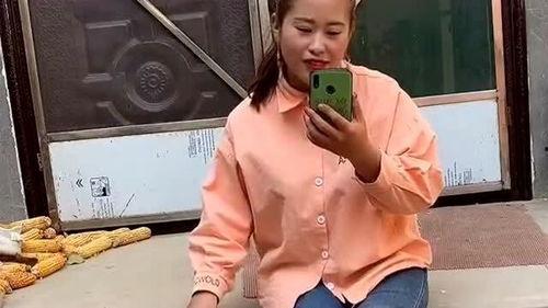 大姐直播吃瓜是真的吗视频,大姐直播吃瓜事件真相