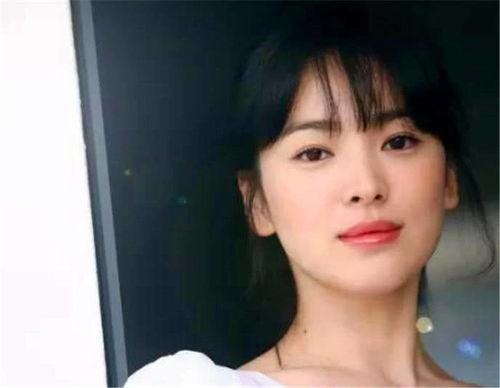 抖音宋慧乔吃瓜事件视频,揭秘明星幕后生活片段