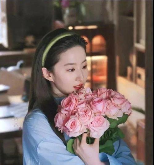 刘亦菲吃瓜吃红豆视频,刘亦菲甜蜜演绎“吃瓜红豆”美食瞬间