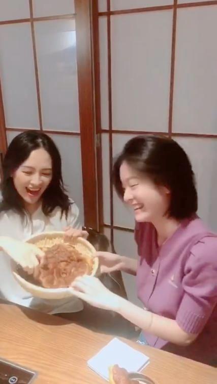 自嗨姐妹吃瓜视频下载