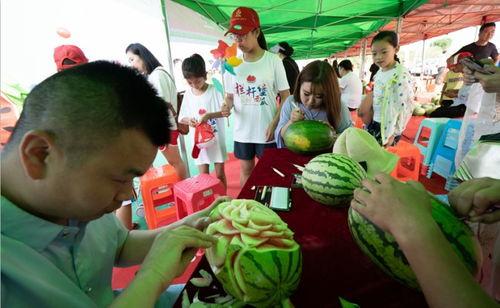 吃瓜栏杆视频,一场网络热议背后的真相