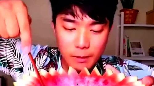 帅哥吃瓜视频