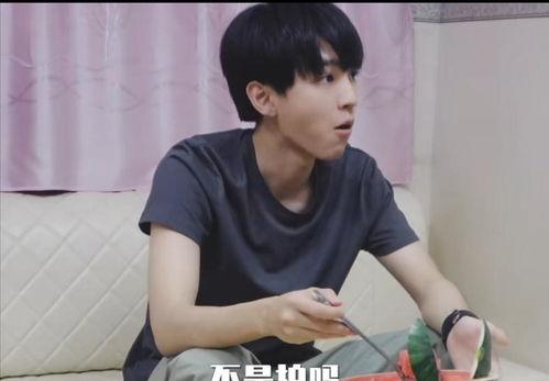 王俊凯化妆吃瓜视频,化妆吃瓜视频引网友热议