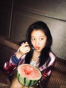 台湾表妹吃瓜图片视频,表情包走红网络！