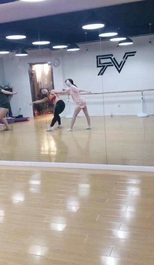 吃瓜某大学生跳舞视频