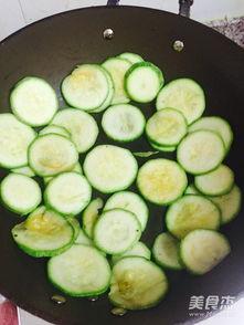 小瓜该如何吃才好吃视频,视频揭秘最佳食用技巧