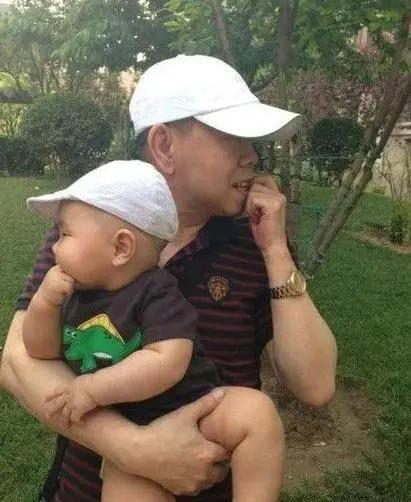 外孙吃瓜视频大全,萌娃搞笑瞬间大盘点