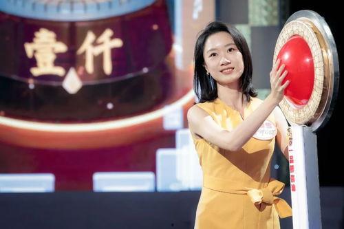 主持人阿焱吃瓜视频播放,揭秘娱乐圈幕后故事