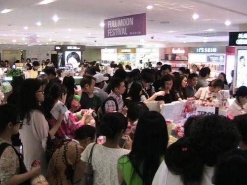 武汉展会吃瓜群众事件视频,现场冲突与网络热议