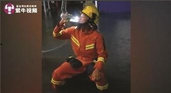 消防员吃哈密瓜视频,哈密瓜美食瞬间走红网络