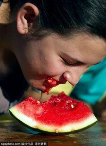 西班牙吃瓜视频,揭秘当地美食文化新潮流