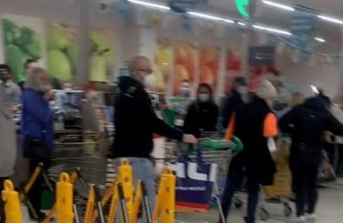 石狮童装店吃瓜视频,揭秘童装行业幕后趣闻