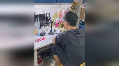 男的自信吃瓜视频,揭秘男性在视频中的独特魅力