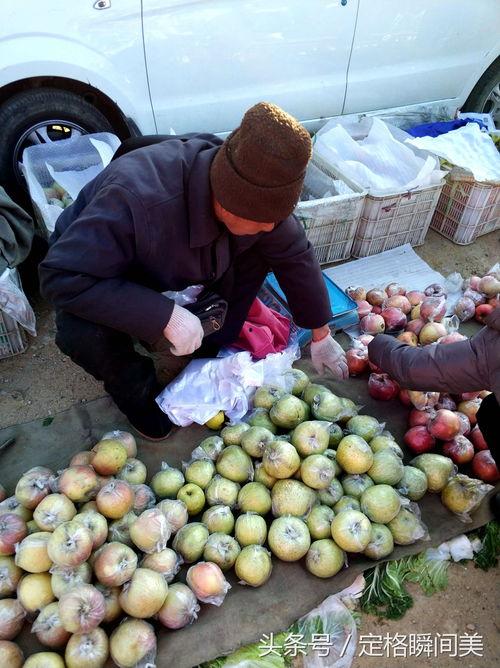乡下聚集吃瓜视频大全,吃瓜视频大全，笑料横生乡村生活瞬间