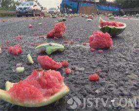 吃瓜被人摔西瓜视频大全,吃瓜群众遭遇西瓜摔落意外瞬间