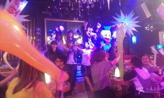 酒吧舞台吃瓜事件视频,一场意外引发的社交风波